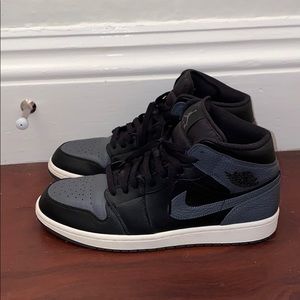 Jordan 1 Retro Mid Black Dark Grey